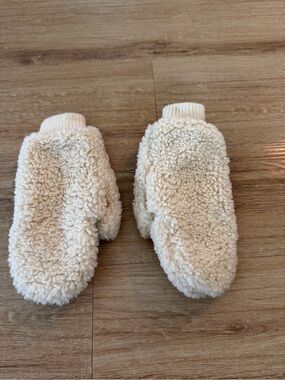 Urban Outfitters Cream Sherpa Mittens
